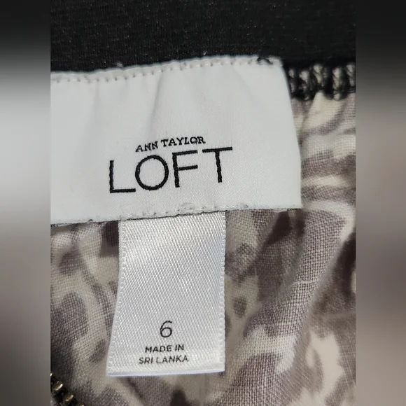 Ann Taylor Loft A Line Linen Skirt With Pockets. Gray And White Paisley. Size 6 - Picture 4 of 5